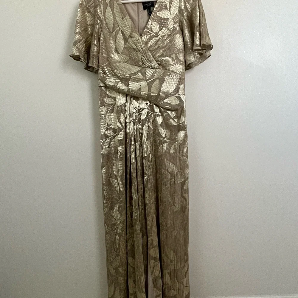 Adrianna Papell Metallic 1920s art deco inspired Gold Leaf Dress with slit - Picture 3 of 10